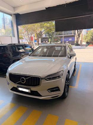 VOLVO XC60 2.0 T8 HYBRID MOMENTUM AWD GEARTRONIC